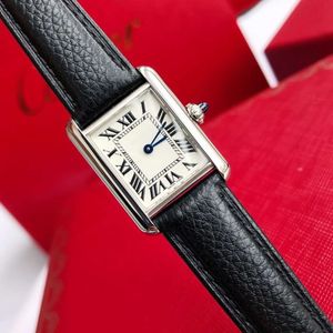 Top Luxury Classic Designer Watti's Watch Fashion's Watch's Watan Top Moule Top Square Roman Watch Designer Square Pin Quartz Belt Watch