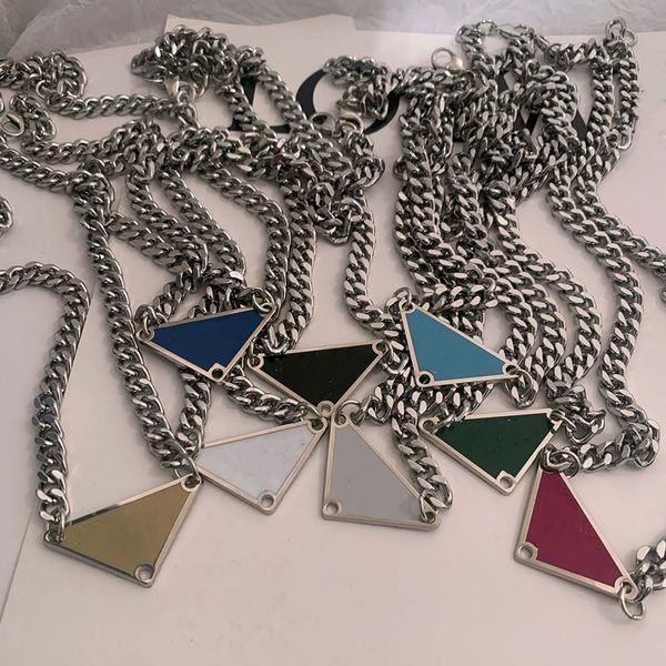 Top de conception de luxe Triangle P Collier pour hommes et femmes Hiphop Designer Letter Couples Pendant Collier Chaîne de mode Fashion Bijoux P011 14Colors