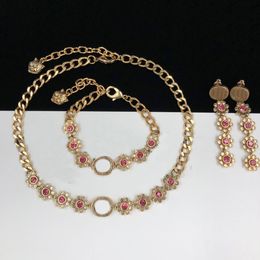 Collier de créateur de luxe pour femmes Produits Colliers en laiton Qualité Bracelets en or 18 carats Fourniture de bijoux de mode