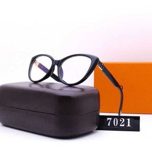 Top luxe designer zonnebril 20% korting op het buitenland mannelijk vrouwelijk frame mobiele telefoon platte lensglazen kunnen worden uitgerust met bijziendheid 7021