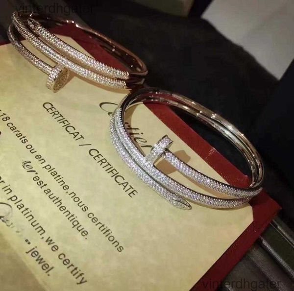 Top Luxury Fine 1to1 Bracelet de créateur original pour femmes v Gold Full Sky Star Carter Bracelet plein de diamants en or rose Bracelet à ongles Bracelet à vis de haute qualité