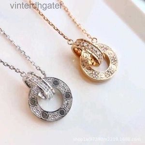 Top Luxury Fine 1to1 Collier de créateur d'origine pour femmes Carter Double Ring Pendant High Version Collier Womens Light Luxury Fashion Pendeur avec logo