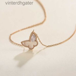 Top Luxury Fine Femmes Designer Collier Butterfly Collier Tempérament Simple White Shell Mother and Dille Summer Sweet Designer High Quality Choker Collier