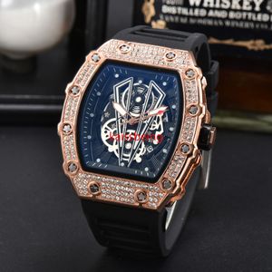 Top luxe haute qualité montre pour hommes automatique sport 3 aiguilles course secondes pleine fonction diamant R montre à quartz pour hommes