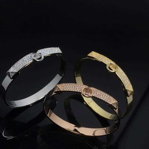 Top Luxury HRMS Designer Kelly Half Diamond Bracelet Tempérament Gold Gold 18K Rose Pagoda Pig Nez Original 1TO1 avec boîte