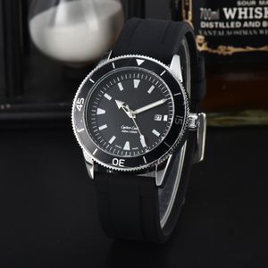 Top Luxury Men's Watch Quartz Endurance Pro Avenger Chronograph 44mm Horloges Meerdere kleuren Rubberen Men Watches Glazen polshorloges RA0068