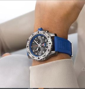 Top Luxury Men's Watch Quartz Endurance Pro Avenger Chronograph 44 mm Montre plusieurs couleurs Rubber Men Menes Glass Wristwarchs Breitling -03