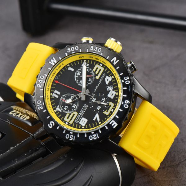 Top Luxury Mens Watch Endurance Pro Avenger Chronograph 44 mm Relojes de múltiples colores Men relojes Glass Wristwatches 8488