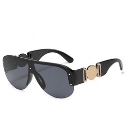 Top Luxury Summer Sunglasses Hombre Mujer Unisex 4391 Gafas de sol Hombres Negro / Dorado / Gris oscuro Lentes Escudo 48 mm con caja