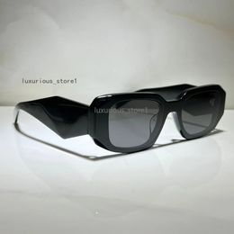 Top lunettes de soleil de luxe pour hommes et femmes 17WF style designer anti-ultraviolet rétro plaque carrée plein cadre lunettes de mode boîte aléatoire