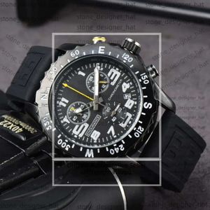 Top Men's Watch Quartz Endurance Pro Avenger Chronograph 44 mm plusieurs couleurs Rubber Men Mens Glass Wrist Wrists 8133