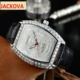 Top Mens Classic Designer Iced Out Watches Luxury Men Men de luxe Watch Quartz Wrist Wrists Montres Homme Chronograph Relojes Hombre Big Diamonds 231g