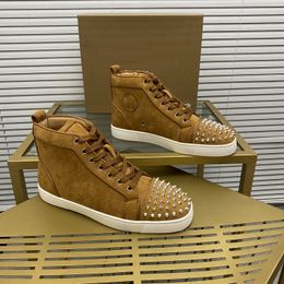 Top mens chaussures cloutées élégantes fabriquées à la main en cuir véritable designer style rock paire unisexe semelles rouges chaussures de luxe mode femmes chaussures décontractées incrustées de diamants 00036