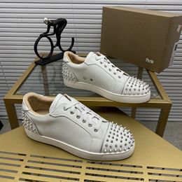 Los mejores zapatos con tachuelas para hombre, hechos a mano, de cuero real, estilo rock, unisex, zapatos de suela roja, moda de lujo, zapatos casuales con incrustaciones de diamantes para mujer, 00197