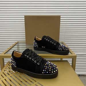 Top mens chaussures cloutées élégantes fabriquées à la main en cuir véritable designer style rock unisexe semelles rouges chaussures de luxe mode femmes incrustées de diamants chaussures décontractées 00055