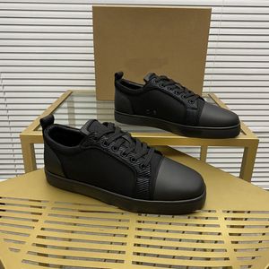 Top hommes élégants chaussures cloutées fabriqués à la main en cuir véritable designer style rock paire unisexe semelles rouges chaussures de luxe mode femmes chaussures décontractées incrustées de diamants 00047