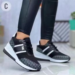 Top Mk Shoes Show Shoe Wellers Sneakers LaceUp Sports Sports Plataforma casual Femenina Damas Vulcanizadas Zapatillas Trainers 47 36