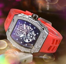 Top Model Hombres Batería Cronógrafo Movimiento de cuarzo Reloj Cinta de 43 mm Cinturón de goma Diamantes completos Anillo Regalos Iced Out flores esqueléticas Reloj de pulsera deportivo Montre de luxe