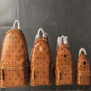 Top Nieuwe mode Koreaanse versie M Punk Rivet Backpack Men en Women Student Bag Travel Backpack 5716279L