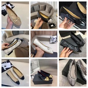 Top New Women Chaussures Ballet Chaussures Designers de fête de mariage Luxury Top Quilty Velvet Seasonal avec ballet Flat Gétille en cuir Locs de chaussures décontractées Taille 35-42