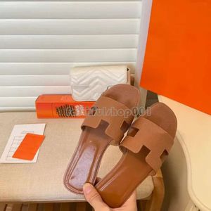 Top Oran Sandale Casual Slippers Sandales en cuir Summer Designer Lazy Sandale Cartoon ouvert Open Flip Flop