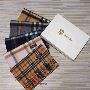 Top Original Bur Home Boutique en ligne d'écharpes d'hiver Coffret cadeau Écharpe en cachemire à rayures colorées British Plaid Mode Casual Hommes et femmes Mi-long Tassel Warm Ne