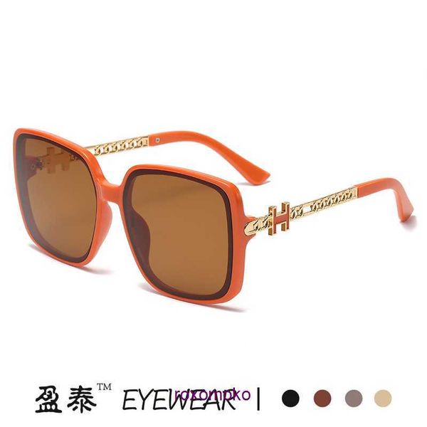 Top Original qualité H maison lunettes de soleil en vente Nouvelle famille tendance grand cadre personnalisé rivet mode ins chaîne jambe rue photo masque avec boîte-cadeau