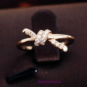 Top originele Tifannissm Womens Ring online shop 18k Rose Gold Rope Knot Bow Diamond Twisted Fashion Veelzijdig Damescadeau voor vriendin Heb originele doos