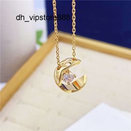 Top Pendentif Colliers Designer Collier de charme d'or pour les femmes de luxe motif rhombique Lune Étoiles Bijoux Chaîne de diamant Saint Valentin Cadeau Colliers Chaîne Bijoux Acc