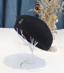 Top Plus Hat Hat Classic Brodery Couleur entièrement correspondant à rétro chaud Couleur solide Béret Femmes