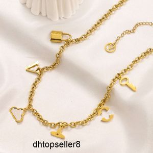 Top populaire haut de gamme collier bracelet ensemble bijoux de créateur trèfle bracelet marque européenne serrure pendentif colliers 18 plaqué or lettre d'amour cadeau de famille bracelet se