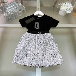 Top Princess Dress Girls Tracksuits Diamond Letters Baby Clothes Taille 90-150 cm Kids T-shirt et diamant brillant Jupe courte 24MA