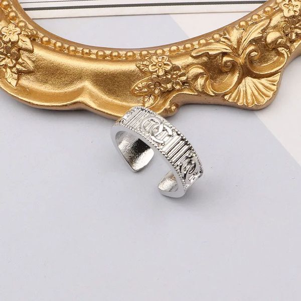 Top qualité plaqué or 18 carats marque lettre bande anneaux pour hommes femmes créateur de mode marque lettres turquoise cristal métal marguerite anneau bijoux5