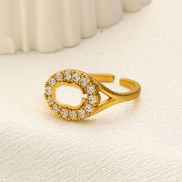 Top qualité 18 carats plaqué or lettre anneaux de créateurs pour hommes femmes mode cristal métal diamant bague bijoux taille unique ouverture rétro zl070