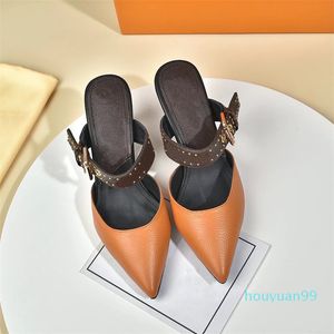 Top Quality 2021 Luxury Designer Style Patent Cuir Patent Chaussures à talons hauts Femme Unique lettre Sandales Robe sexy chaussures de robe 565