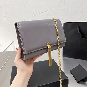 Top qualité 2022 nouvelle tendance petit sac carré à la mode et polyvalent One Shoulder Messenger chaîne en cuir gland sac simple y