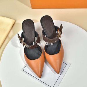 Top qualidade 2024 estilo designer de luxo couro patente sapatos de salto alto feminino sandálias de carta única vestido sexy