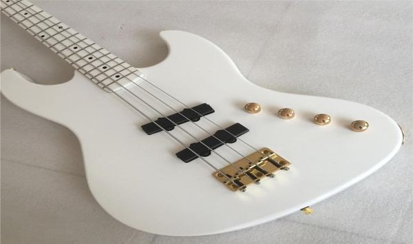 Top Quality All White Color 4 Critres Guitare de basse électrique avec Golden Hardware2019 Nouvelle arrivée Electric Bass 3011588