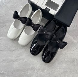 Designer de marque de qualité luxe Mary Jane Chunky talon talon tricotée élastique Pumps Femme Boucle en cuir Mode Single Chaussures Bowknot Decor Sock Mid Calt