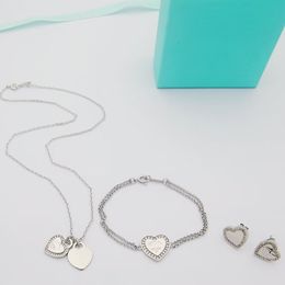 Topkwaliteit messing luxe kettingen hartrand diamant armbanden oorbellen dames designer sets