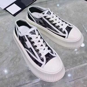 Top Qualité Toile Femmes Casual Chaussures Classique Noir Blanc Skateboard Chaussure À Lacets Sneaker 35-40 Avec boîte