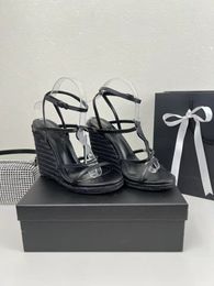 Topkwaliteit cassandra wig espadrilles ontwerper sandalen lederen pumps stro wevende afscheid trouwjurk schoenen enkel riem platform gladiator sandaal met doos