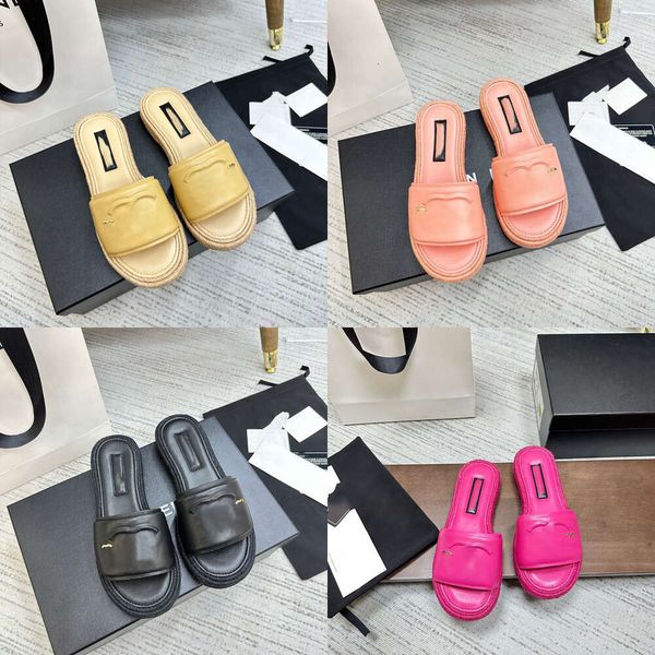 zapatos casuales de alta calidad diseñador de moda sandalias de mujeres cuero paja metálica gruesas zapatillas de abajo decoración de cadena estilo caliente con caja 3542 10a zapatos sli