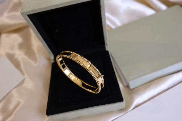 Bracelet à breloques en or de qualité supérieure, cadeau pour femme, bracelet rétro de créateur avec diamant, argent, diamants polis faits à la main, bracelet signature V-Gold 18 carats avec boîte