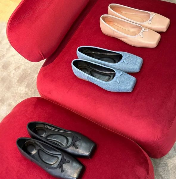 Bombas de cuero de mezclilla de alta calidad Zapatillas de ballet Zapatos mocasines sin cordones Sandalia para mujer Zapatos de vestir de diseñador de lujo Zapatos de oficina Denim de albaricoque negro