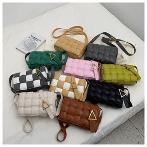 TOP Qualité Designer Sac Sacs à bandoulière Sac à main de luxe Petit sac à main en cuir Flap Sacs à bandoulière Femmes Noir Blanc Sac Patchwork Deux Couleurs Poitrine 10A Sacs DHgate