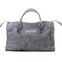 Diseñador de alta calidad Gris Tarmac Remache Bolso de cuero para motocicleta Bolso de mano Bolso cruzado Bolso de mano Bolso de almohada Bolso de hombro Bolso clásico con espejo a juego para mujer