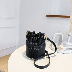 Diseñador de alta calidad Marcs Bucket Bag Luxury Un hombro Crossbody Handheld Womens 2024 Nuevo europeo y americano