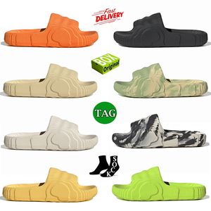 Top Qualité Designer OG Adilette 22 Diapositives Plate-forme Pantoufles Avec Boîte Coureurs De Mousse Noir Gris Blanc Magique Lime Désert Sable Hommes Femmes Mode EVA Sandales