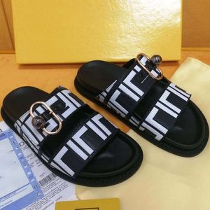 Sandalias de diseñadores de alta calidad zapatillas Beach Classic Flat Sandal de lujo Luxury Summer Lady Flip Flip Men Women Slidestop